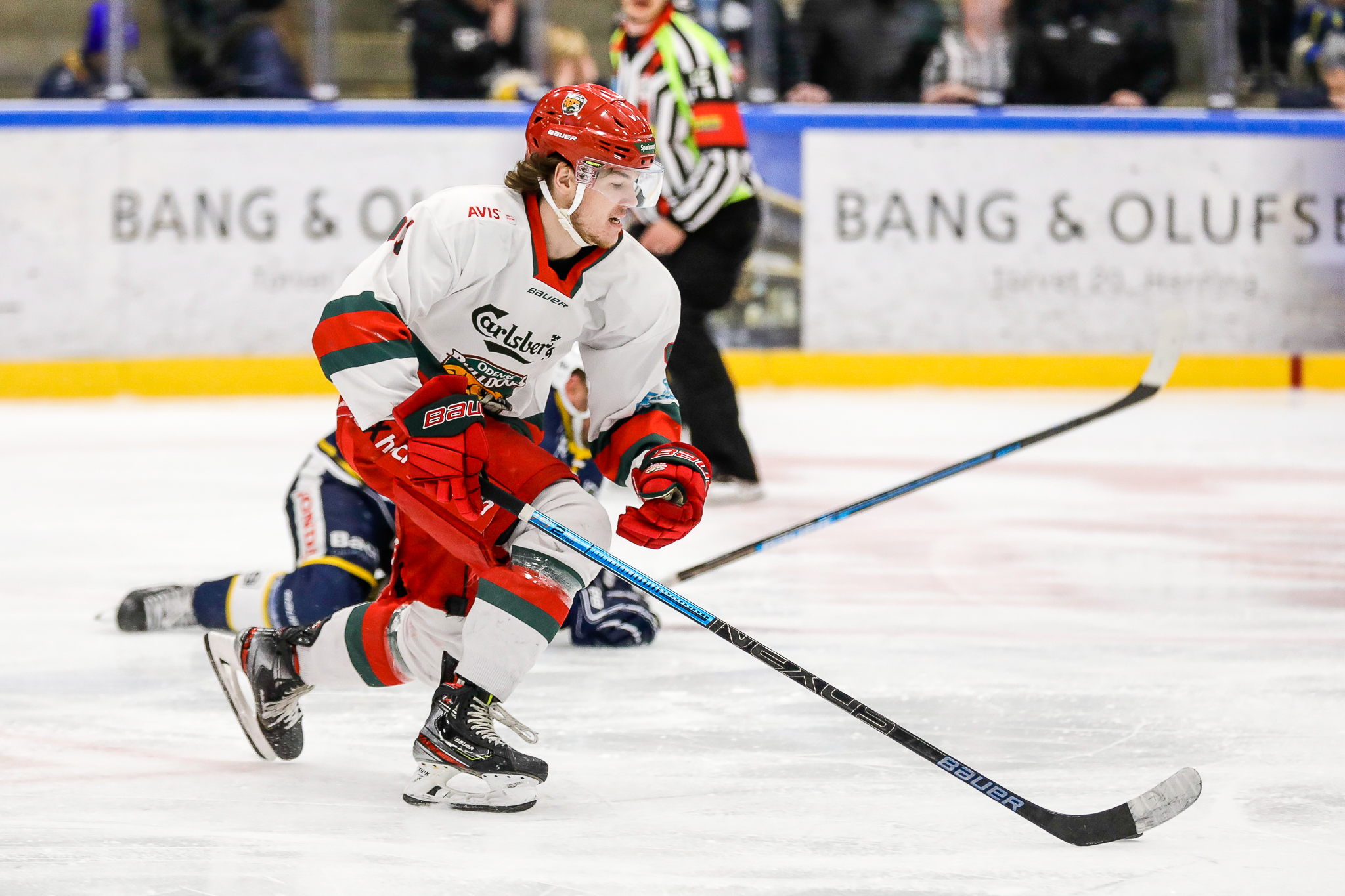 Her er Oliver Anker med pucken fra de sæsoner, hvor han spillede for Odense Bulldogs